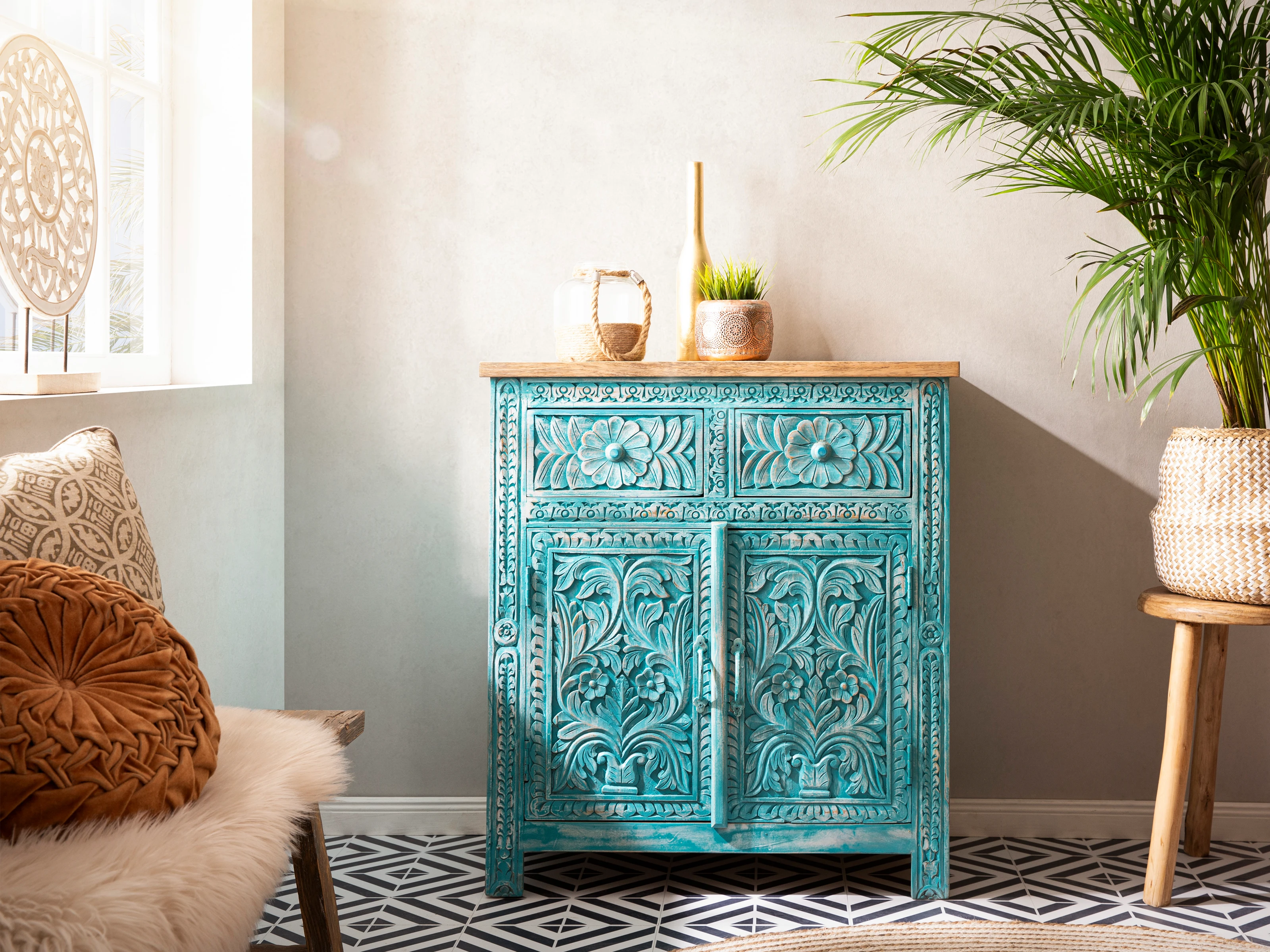 Ambienteaufnahme des Holzfußbodens Santa Cruz A2603 – warme graubraune Dielen mit sichtbarer Maserung in modernem, hellem Wohnzimmer