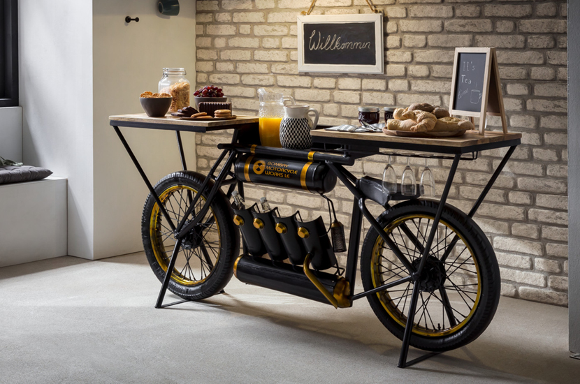 Freisteller: Moderne Holzkommode "KAT" mit Schubladen in warmer Eichenoptik, minimalistisches Design für Wohnzimmer und Flur