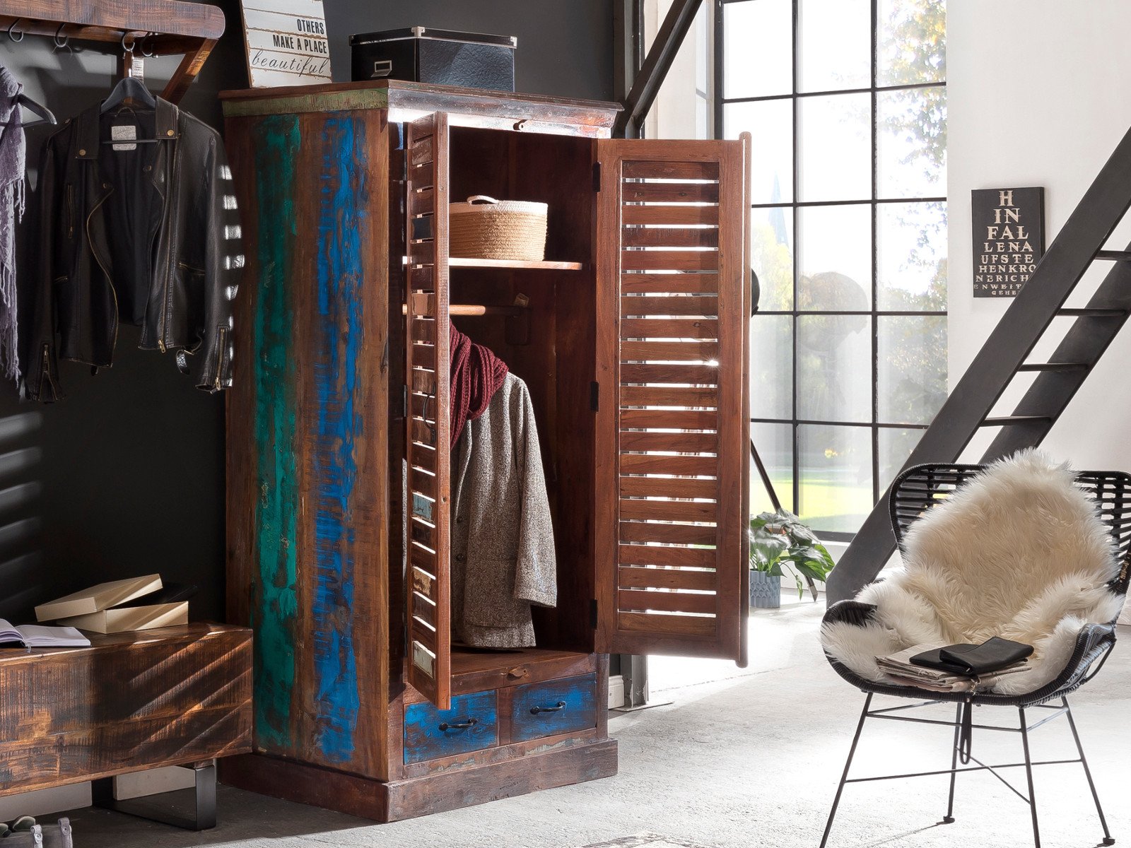 Offener Kleiderschrank "Wakefield" in heller Holzoptik mit Regalen und Kleiderstange, modernes Schlafzimmer-Ambiente