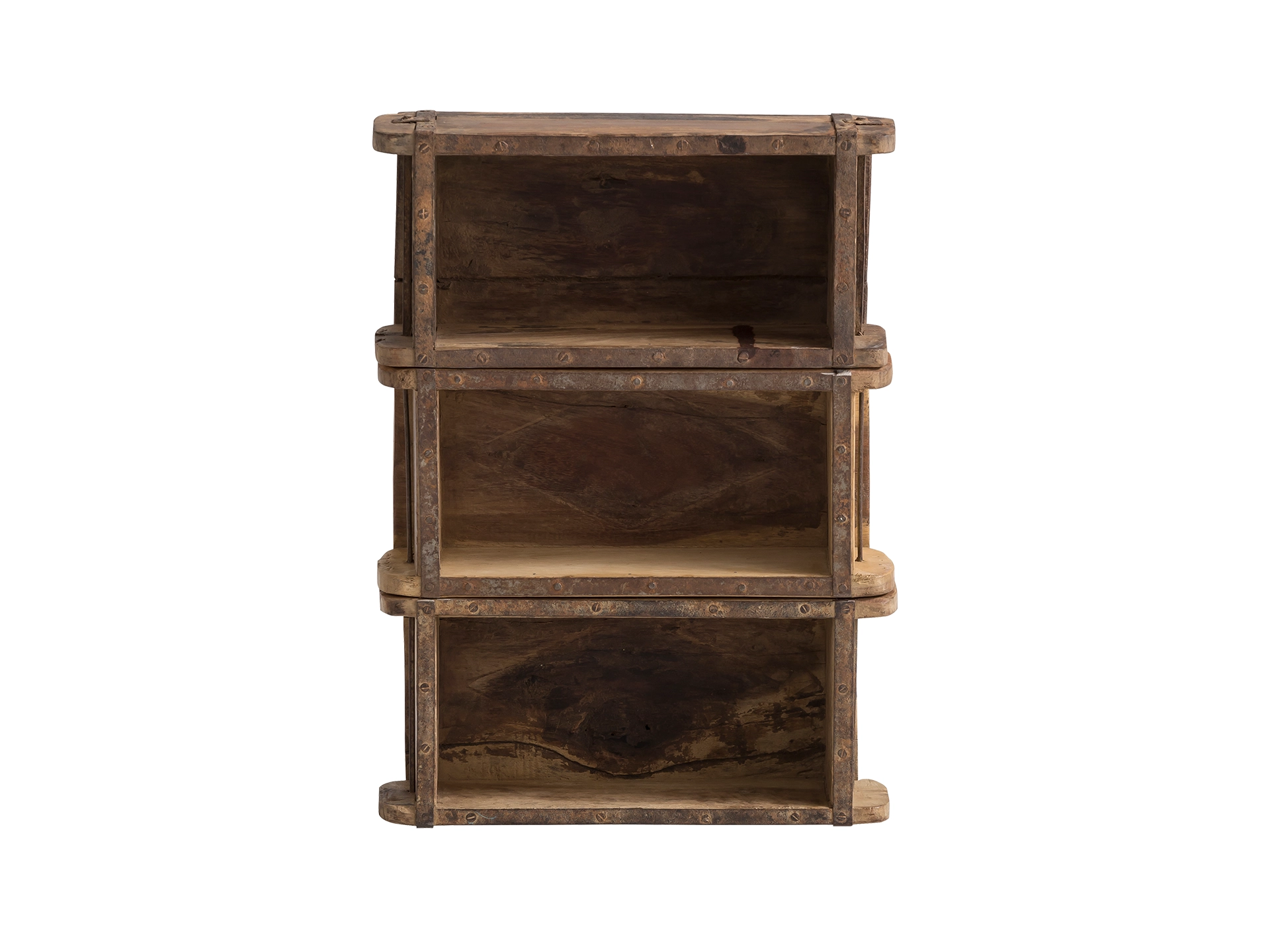 Modernes Wandregal aus Holz mit Dekoration (Pflanzen, Bücher) in hellem, skandinavischem Wohnzimmerambiente