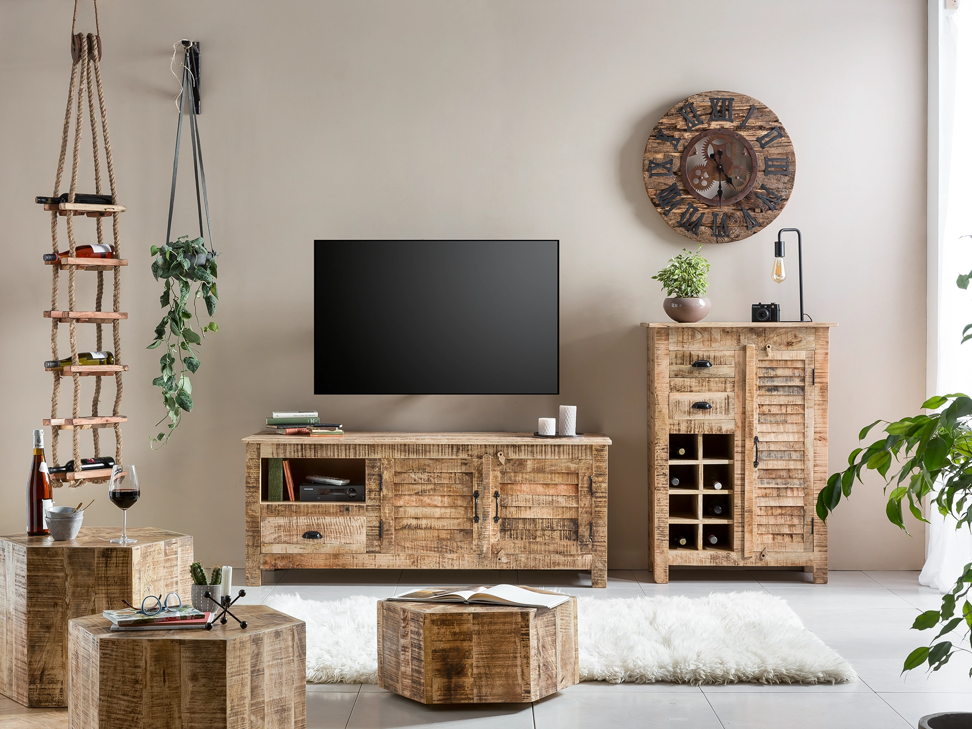 Caribou Massivholzmöbel im Ambiente – minimalistisches, skandinavisches Design mit warmem Holzton und dezenter Deko