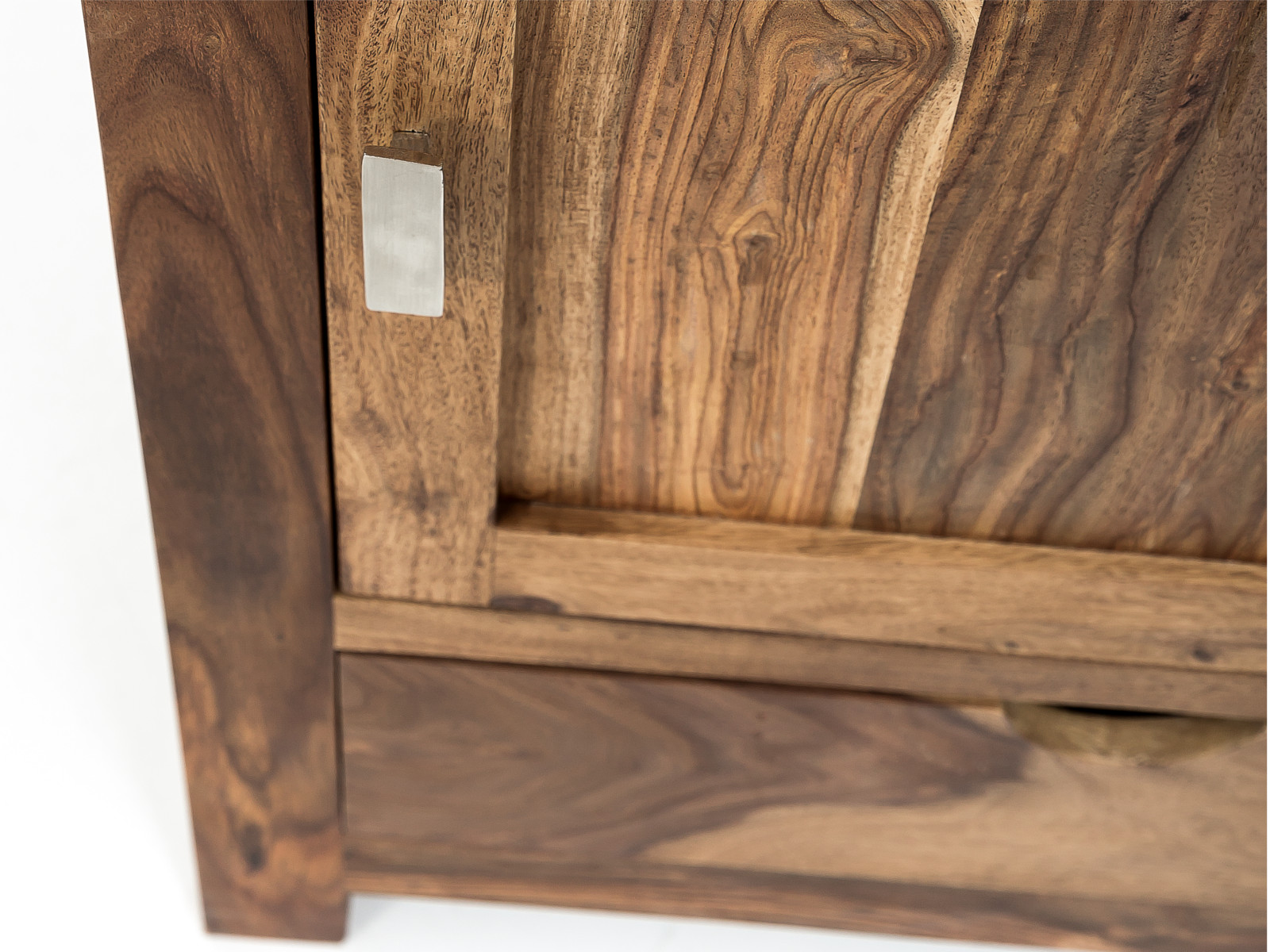 Freisteller-Detailbild der lackierten Palisanderholzstruktur und Rückansicht des braunen Bad Eckunterschranks Lagos (60×80×32 cm)