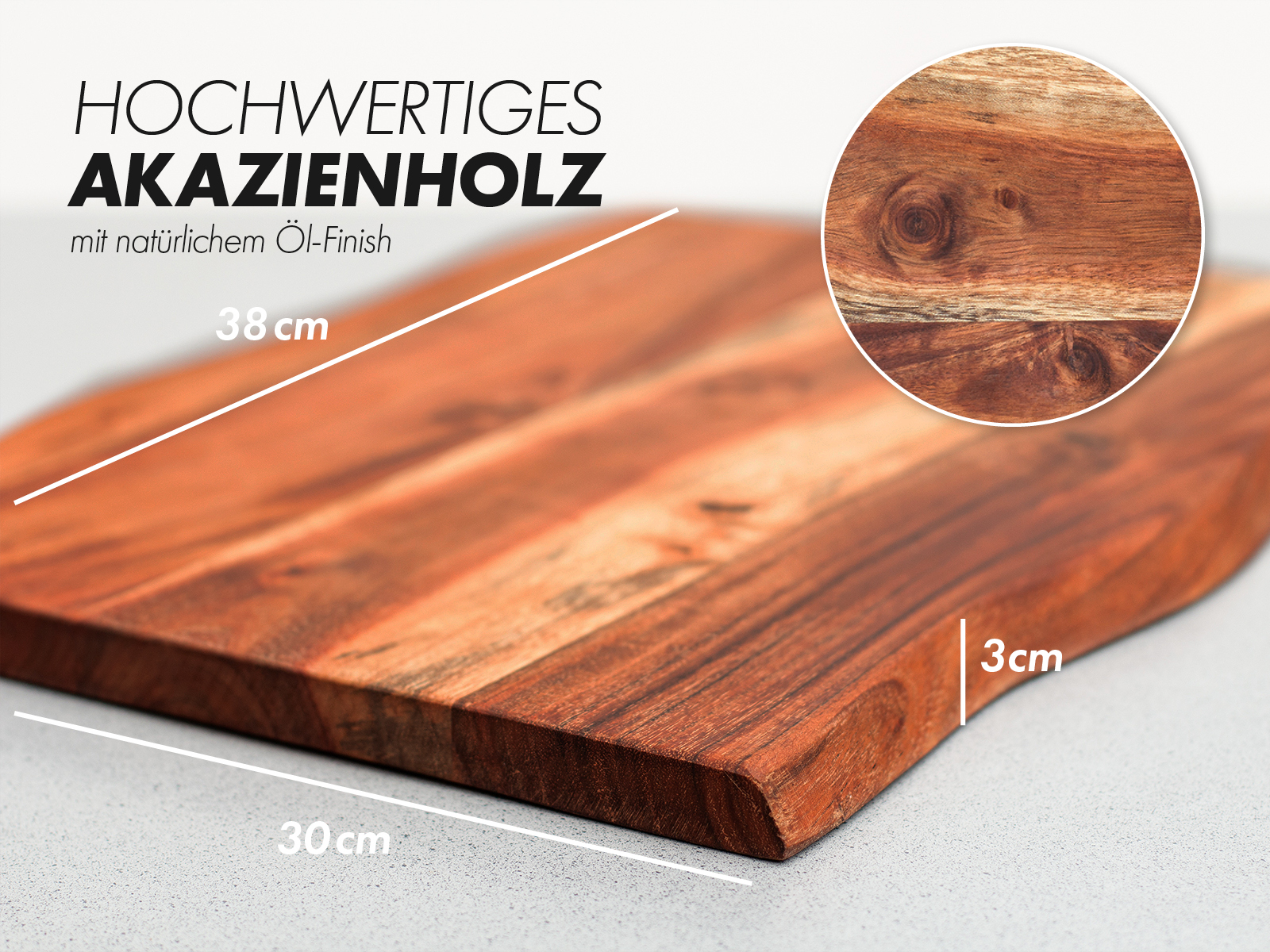 Freisteller: Schneidebrett aus geöltem Akazienholz (38×30×3 cm) in 45°-Ansicht mit Holzmaserung, braunes Küchenbrett