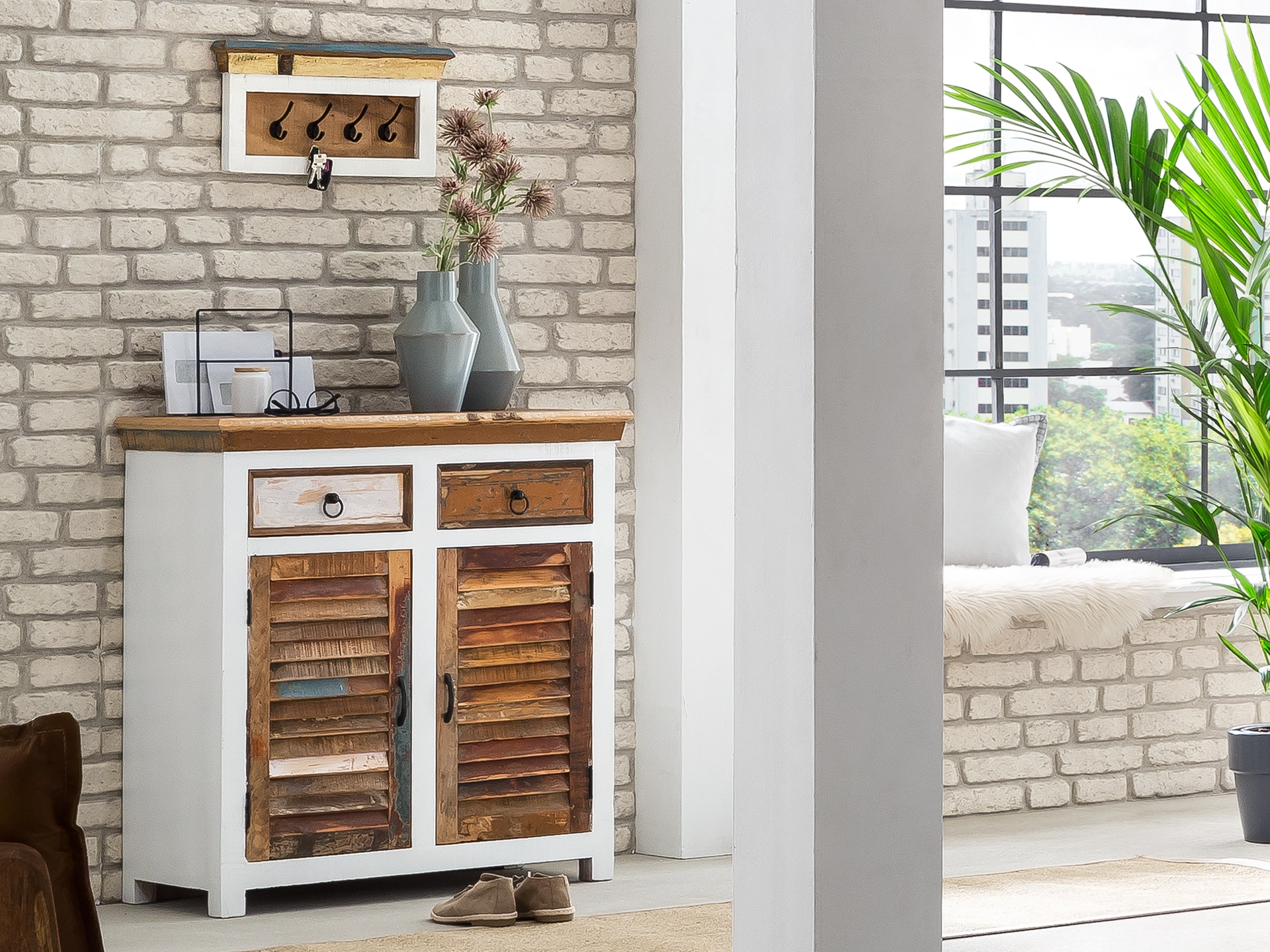 Perth A4 Holz-Bilderrahmen, schlanker naturfarbener Rahmen auf neutralem Hintergrund – minimalistischer Stil für Poster und Fotos