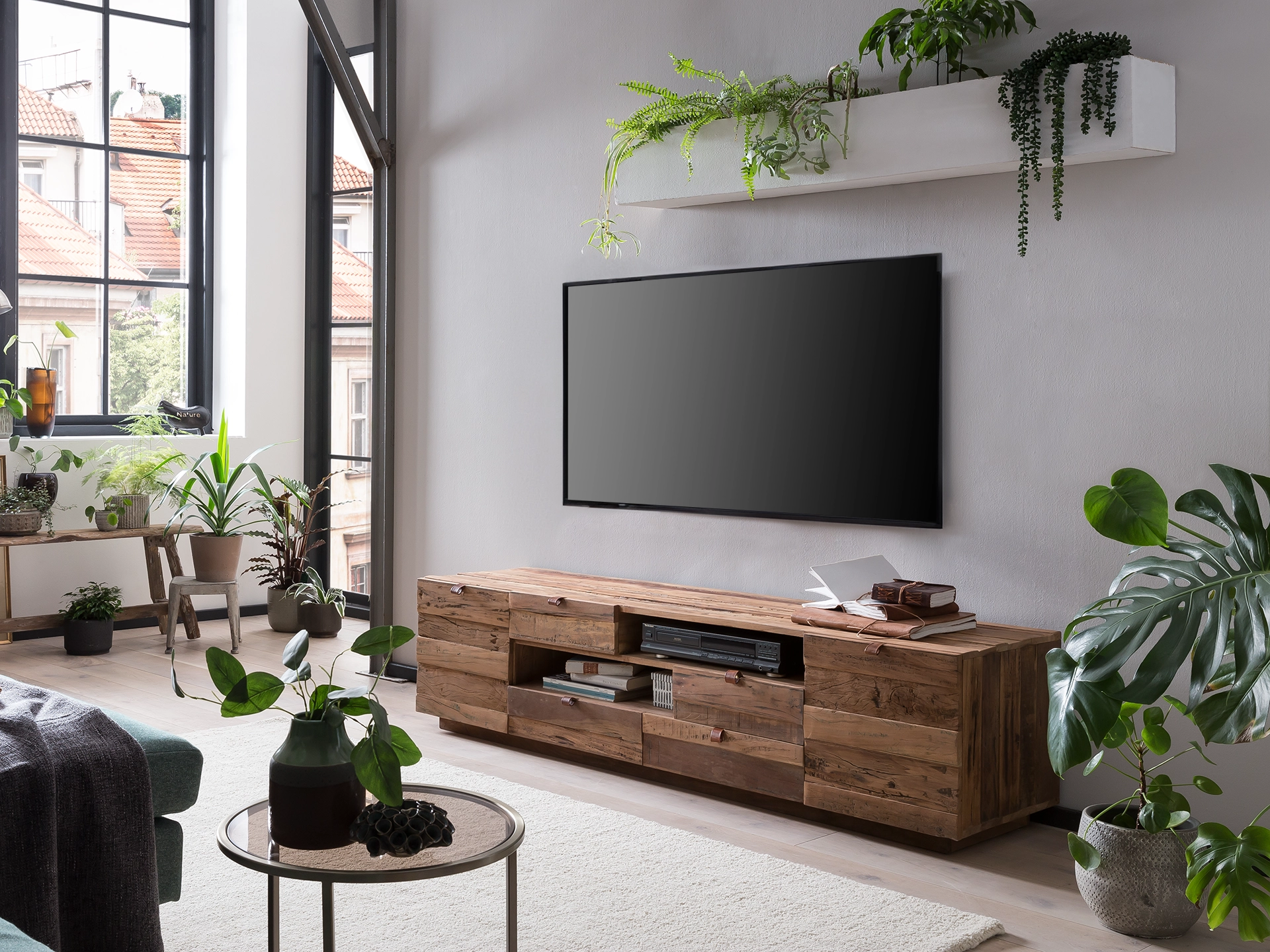 Oldwood Holzdielen im rustikalen Vintage-Look in hellem Wohnambiente, warme braune Töne und sichtbare Holzmaserung