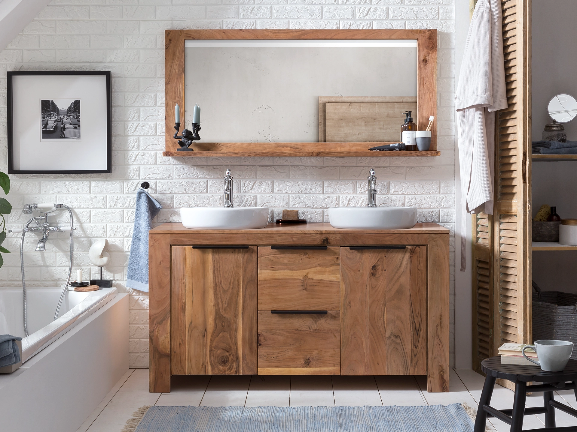 Ambienteaufnahme des Möbelstücks "Auckland" aus Holz – moderne, natürliche Optik mit warmen Holztönen und hellem Interieur