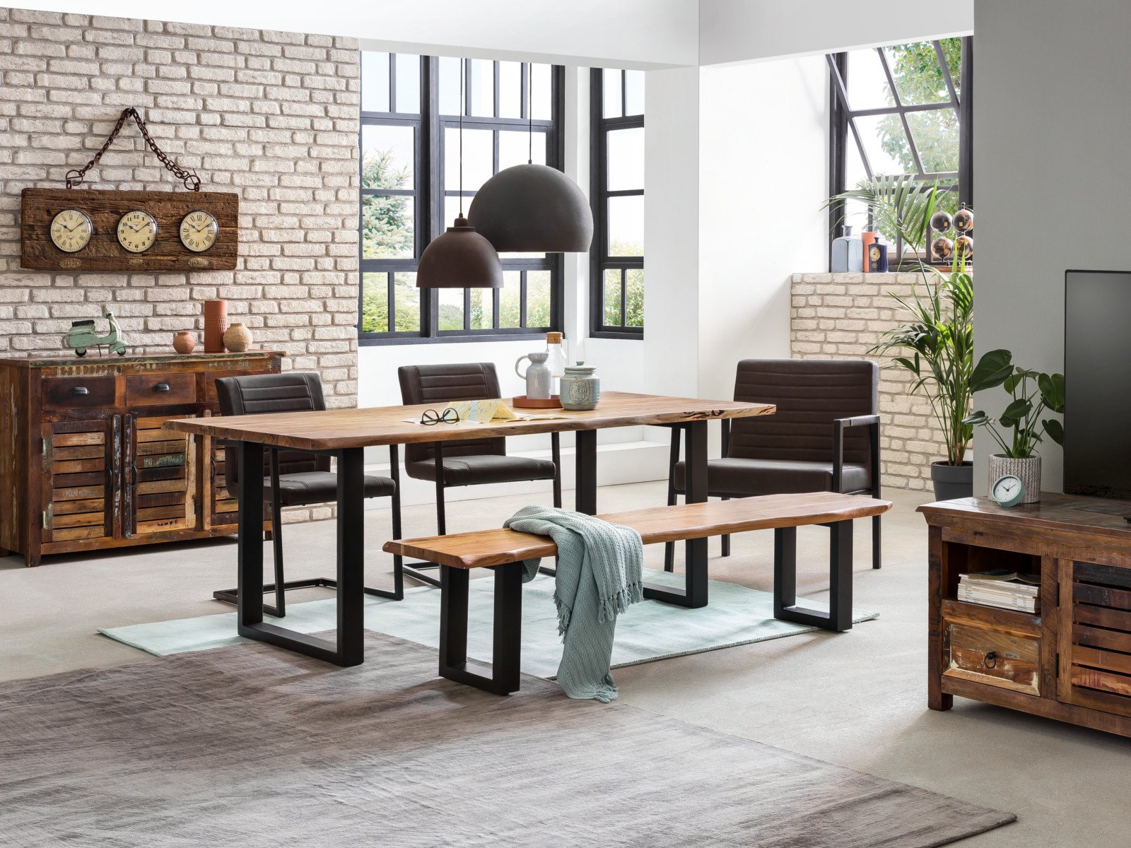 Cover des Bullwer Wakefield Ratgebers: modernes Holzbett in warmem Eichen-Ton, minimalistisches Schlafzimmerambiente