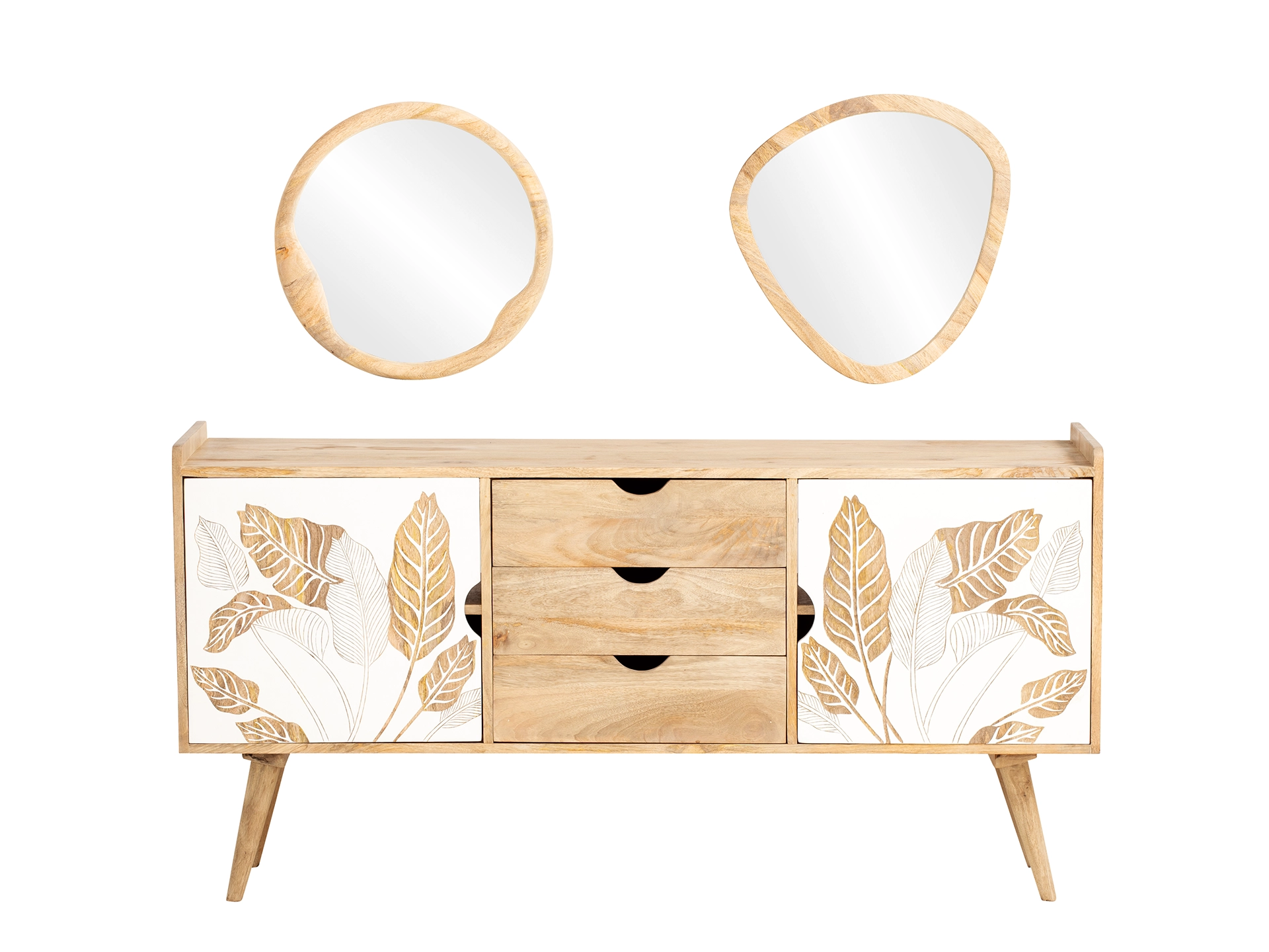 Verschiedene Holz-Gartenmöbel-Sets auf neutralem Hintergrund – Tische und Stühle für Terrasse und Outdoor-Bereich