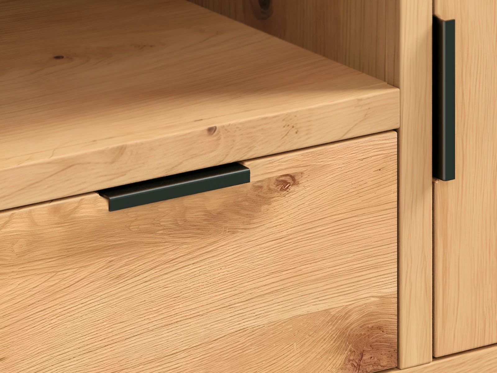 Wildeiche „Sydney“ Holzoberfläche mit markanter Maserung in warmen Braun- und Honigtönen, rustikal-elegantes Holzdekor